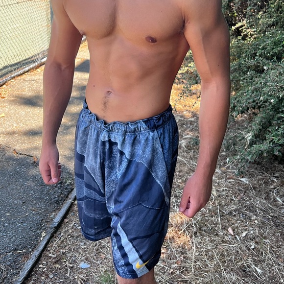 NIKE CAL GOLDEN BEARS FOOTBALL MEN SHORTS CAMO DQ1915 UC BERKELEY BASKETBALL GUY - Picture 1 of 16